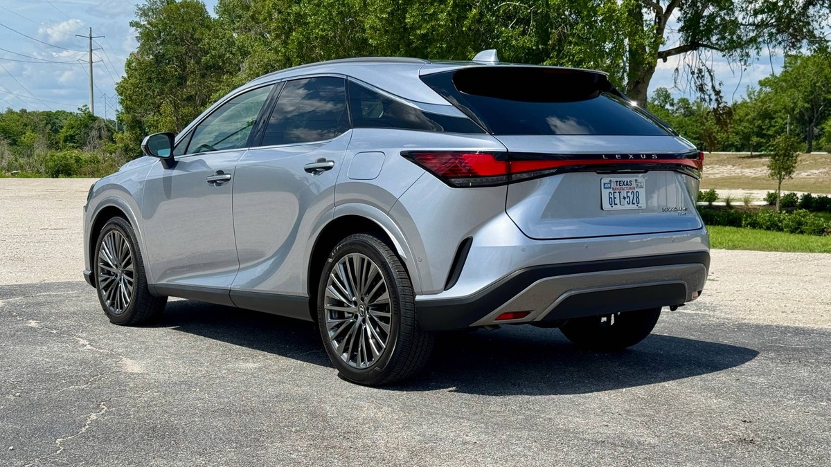  2026 Lexus RX 450h+ Jared Rosenholtz/Autoblog