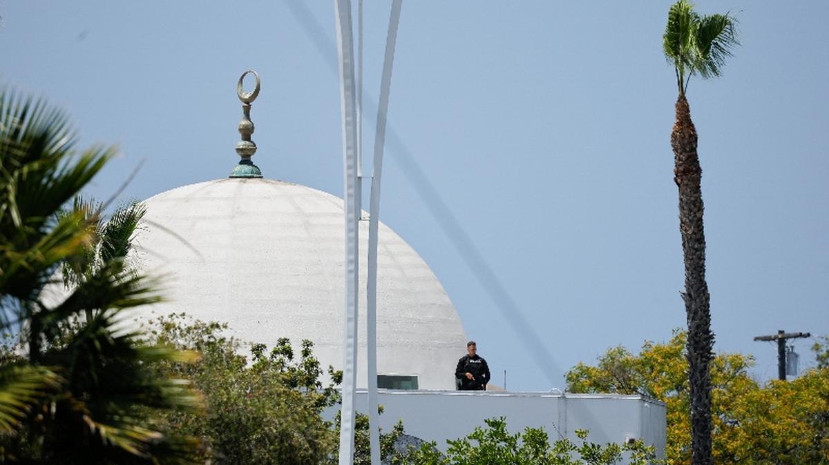 A police officer stands guard as emergency workers respond at the scene of a reported active shooter situation at the Islamic Center in San Diego, California, U.S., May 18, 2026.  REUTERS/Mike Blake