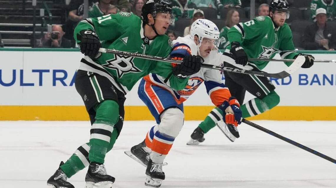 Robertson (two goals), Stars beat Islanders for 5th straight win