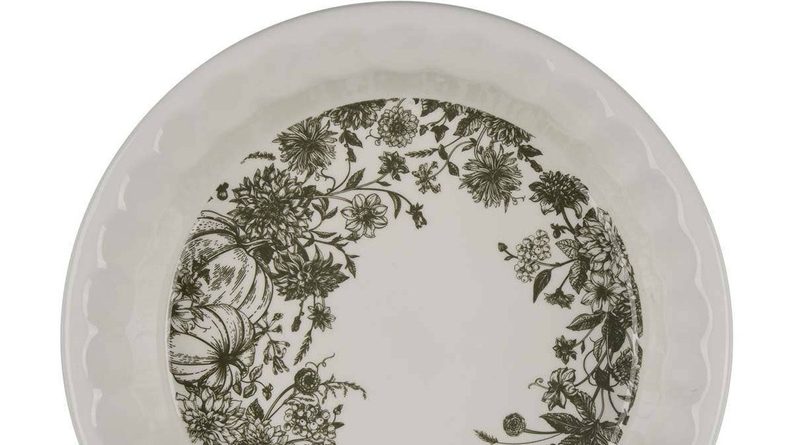 Dollar General's $8 Vintage-Inspired Floral Pie Plate Is Begging For a Spot on Your Table 
