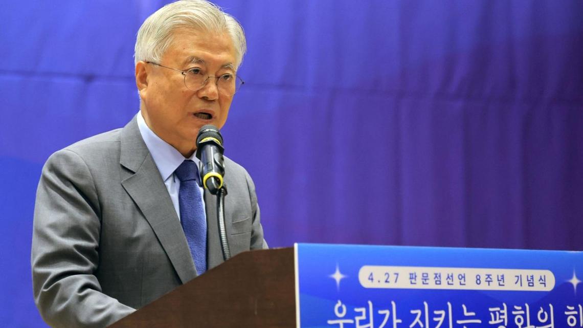 Ex-President Moon urges N. Korean leader to return to dialogue on summit anniv. 