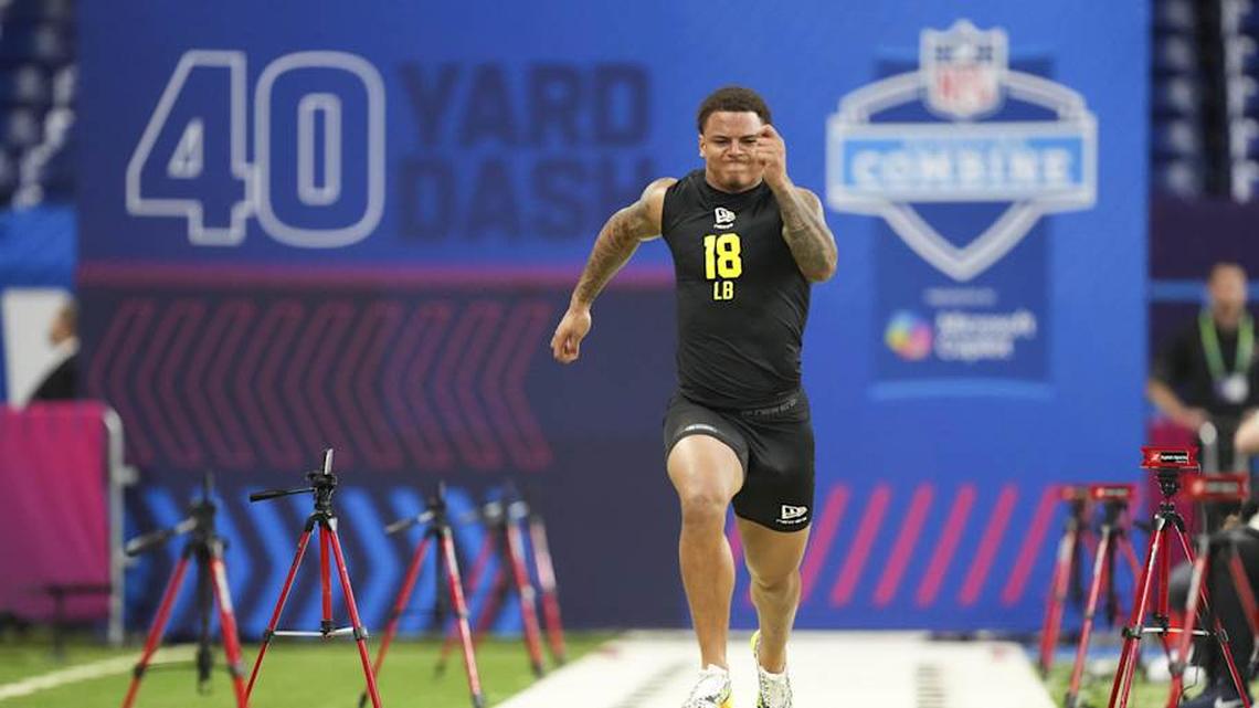  Feb 26, 2026; Indianapolis, IN, USA; TCU linebacker Namdi Obiazor (LB18) runs the 40-yard dash during the NFL Scouting Combine at Lucas Oil Stadium. Mandatory Credit: Kirby Lee-Imagn Images | Kirby Lee-Imagn Images 