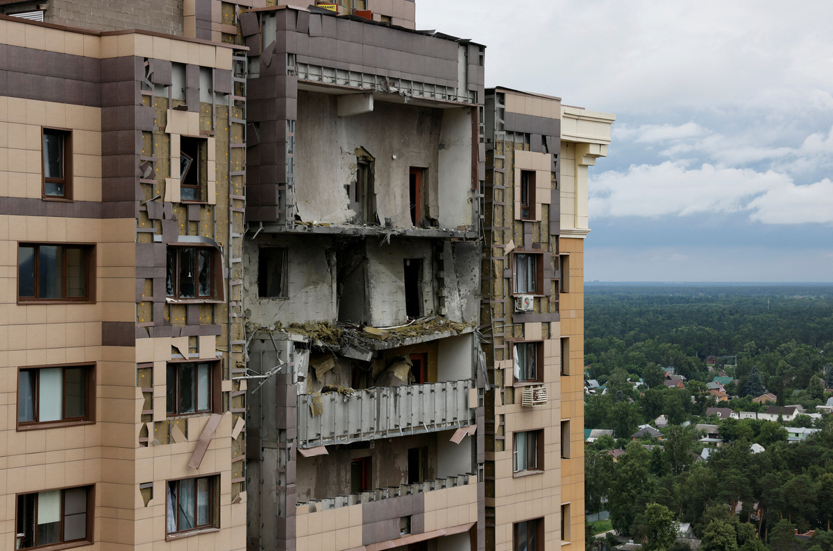 An apartment building damaged in a Ukrainian drone attack in the course of Russia-Ukraine conflict in Zhukovsky in the Moscow region, Russia June 18, 2026. REUTERS/Stringer