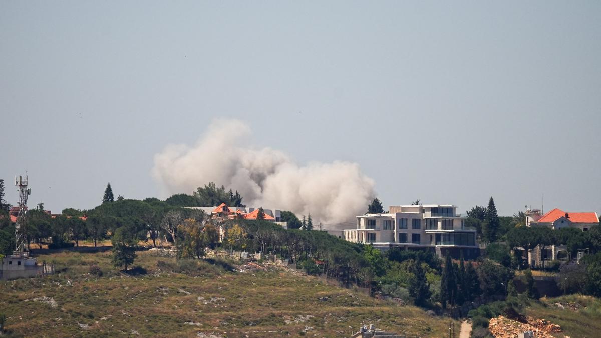 Smoke billows from southern Lebanon, following Israeli strikes, as seen from Nabatieh, Lebanon, June 4, 2026. REUTERS/Stringer