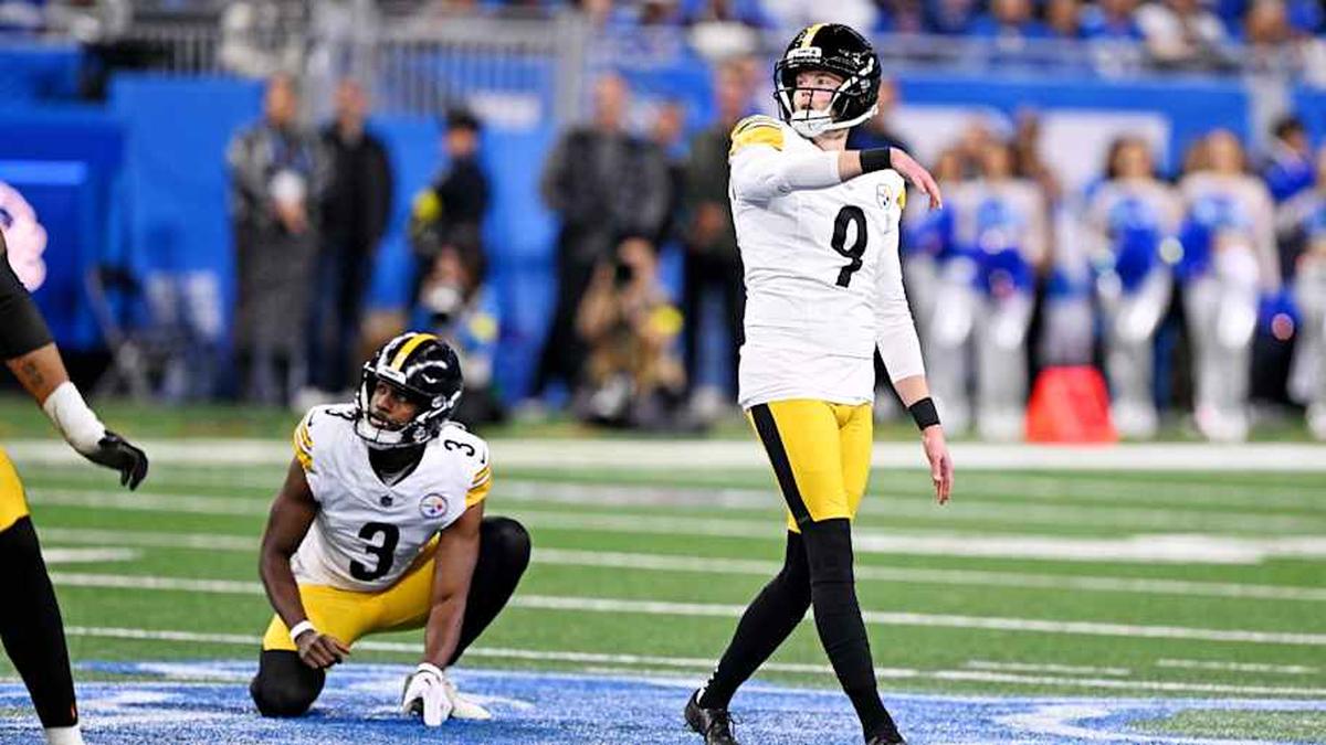  Dec 21, 2025; Detroit, Michigan, USA; Pittsburgh Steelers place kicker Chris Boswell (9) kicks ball during the first quarter against the Detroit Lions at Ford Field. Mandatory Credit: Lon Horwedel-Imagn Images | Lon Horwedel-Imagn Images 