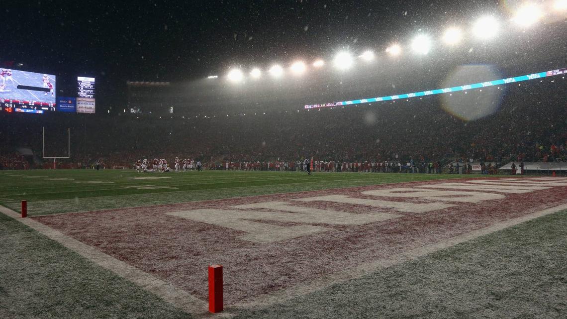 Longtime Wisconsin Football Coach Henry Mason Dead at 70