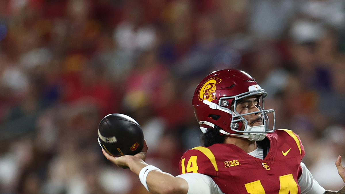 USC silences the ‘Fire Lincoln!' chants with thrilling comeback win over Washington