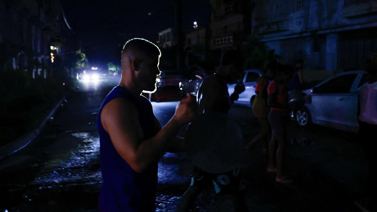 People bang utensils during a protest against frequent power cuts as the capital faces its worst rolling blackouts in decades amid a U.S. blockade that has strangled the island of fuel, in Havana, Cuba, May 13, 2026. REUTERS/Norlys Perez