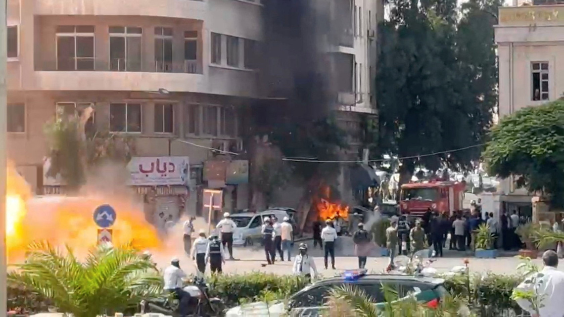 Blasts rock Damascus during Macron visit