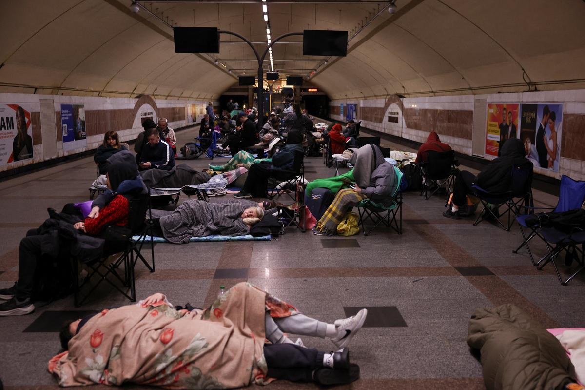 People take shelter inside a metro station during a Russian missile and drone strike, amid Russia's attack on Ukraine, in Kyiv, Ukraine May 24, 2026. REUTERS/Alina Smutko