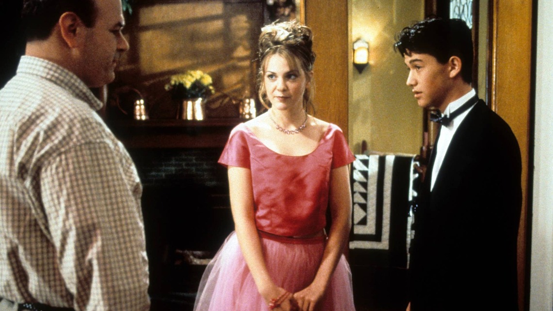 Larisa Oleynik Stuns With Short Hair as the ‘10 Things I Hate About You' Star Chats Ditching Hollywood 
