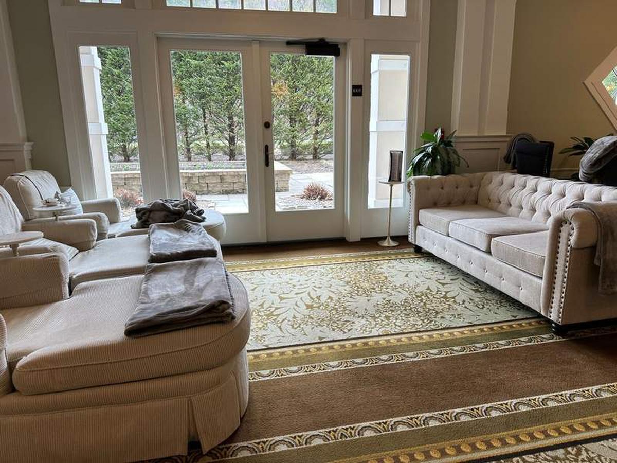  Lots of natural light in the Lounge area of the Springs Eternal Spa. Photo credit: Robin O’Neal Smith 