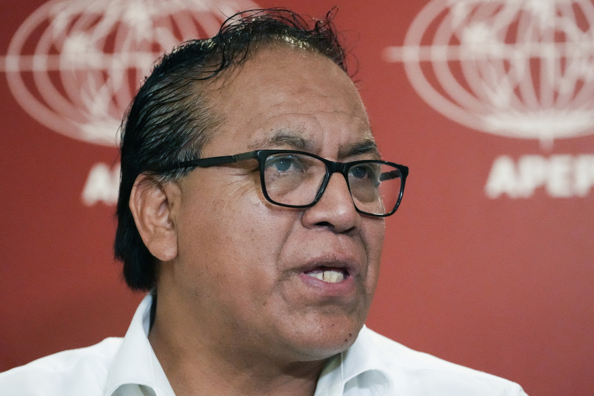 El candidato presidencial peruano Roberto Sánchez se dirige a los medios de comunicación antes de la segunda vuelta electoral del 7 de junio contra Keiko Fujimori, en Lima, Perú, el 5 de junio de 2026. REUTERS/Angela Ponce