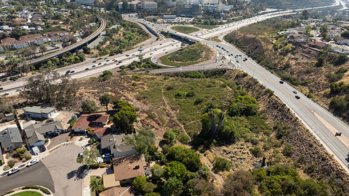San Diego, CA – A plot of land off Interstate 8 and College avenue on Monday, June 22, 2026, in San Diego, CA. (Luke Johnson / The San Diego Union-Tribune)