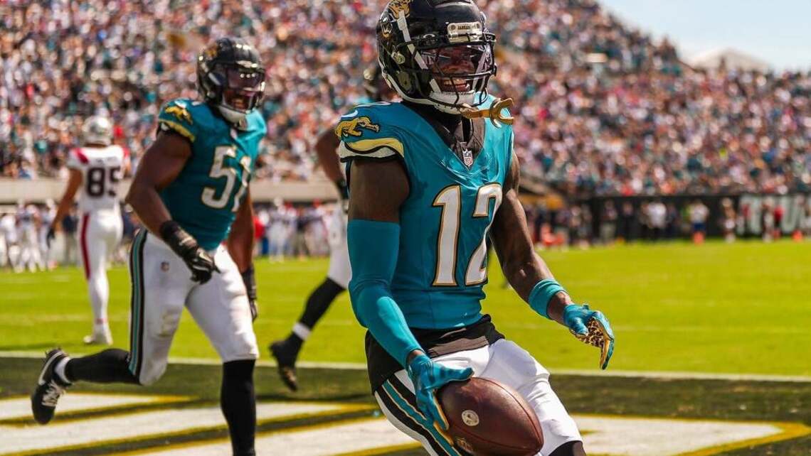 Jaguars cruise to win as Patriots' turnover trouble continues