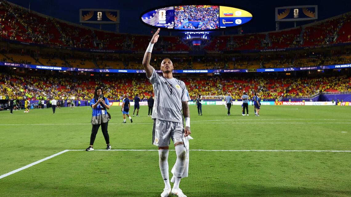 Curacao keeper Eloy Room delivers 'unbelievable' performance vs. Ecuador 