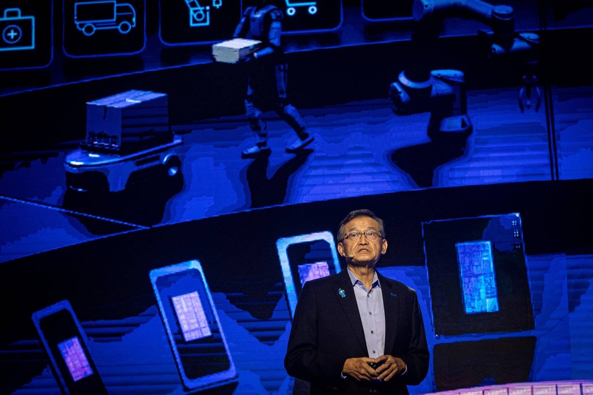  Jim Cramer thinks investors are missing Intel's AI role. 