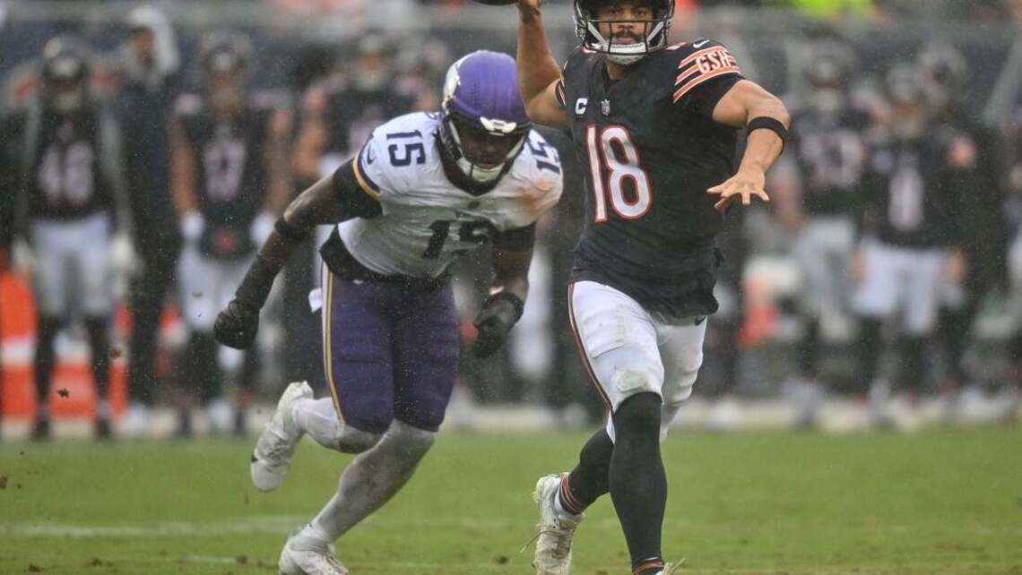 Bears QB Caleb Williams (hamstring) carted off against Vikings
