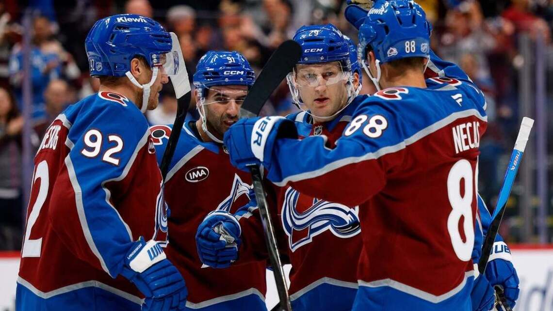 Avs' firepower on full display in 8-4 victory over Kings 