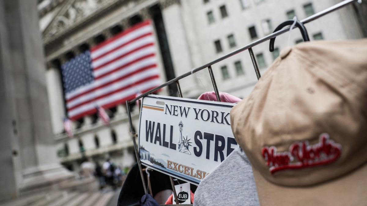 A Wall Street plate is seen on a street vendor stall outside the New York Stock Exchange (NYSE) in New York City, U.S., July 11, 2025. REUTERS/Jeenah Moon