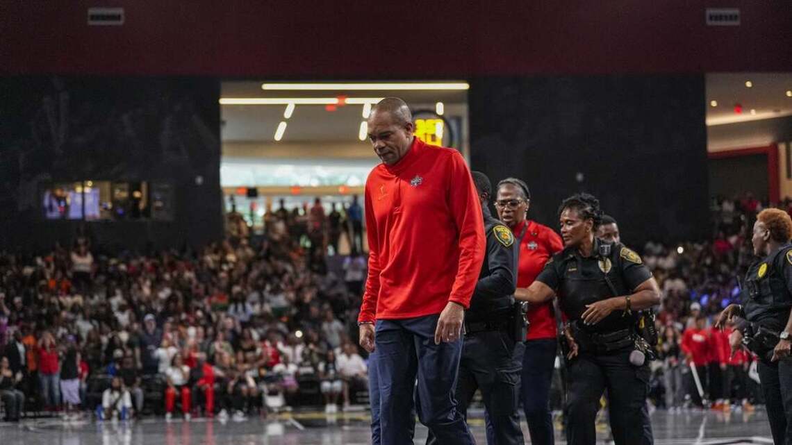 Mystics coach Sydney Johnson ejected, escorted off by police in loss to Dream 