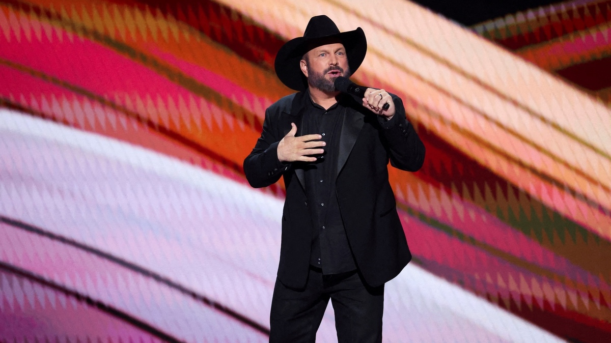 Country Singer Garth Brooks Weighs Music Catalog Sale at Up to $2 Billion