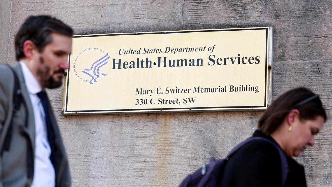 Trump signs order to use HHS vaccine assessment as federal guide 