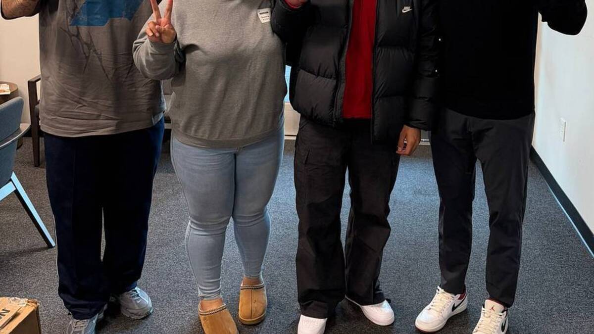 Honor Fa'alave-Johnson with USC head football coach Lincoln Riley | Honor Fa'alave-Johnson X page 