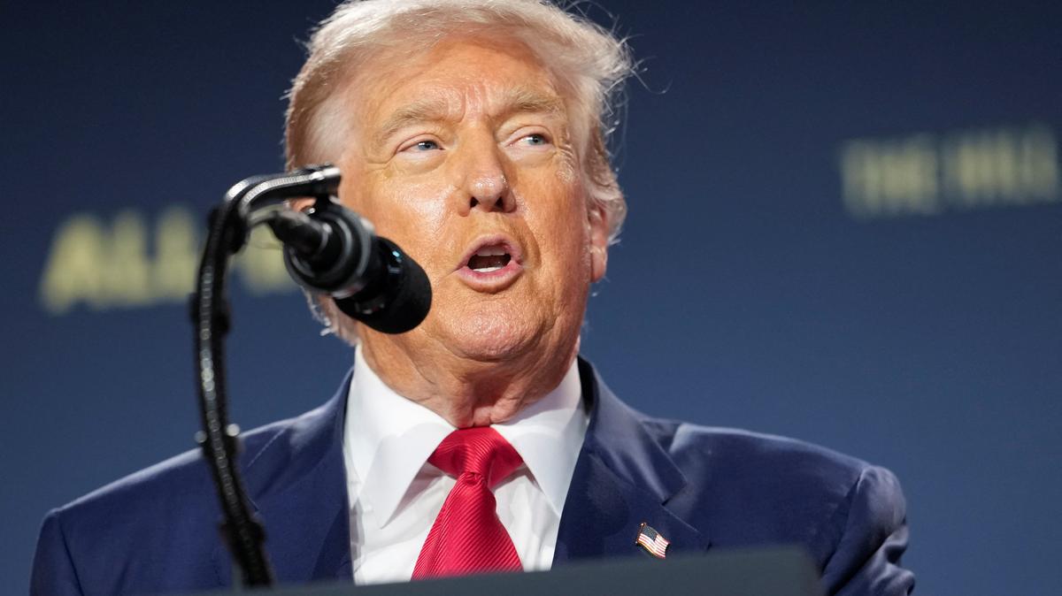FILE PHOTO: U.S. President Donald Trump delivers remarks on artificial intelligence at the "Winning the AI Race" Summit in Washington D.C., U.S., July 23, 2025. REUTERS/Kent Nishimura/File Photo
