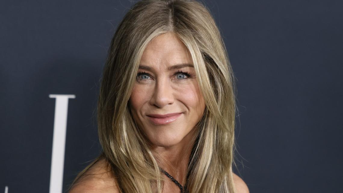 Jennifer Aniston Wraps Her Arms Around Boyfriend Jim Curtis in Snuggly Love Photo 