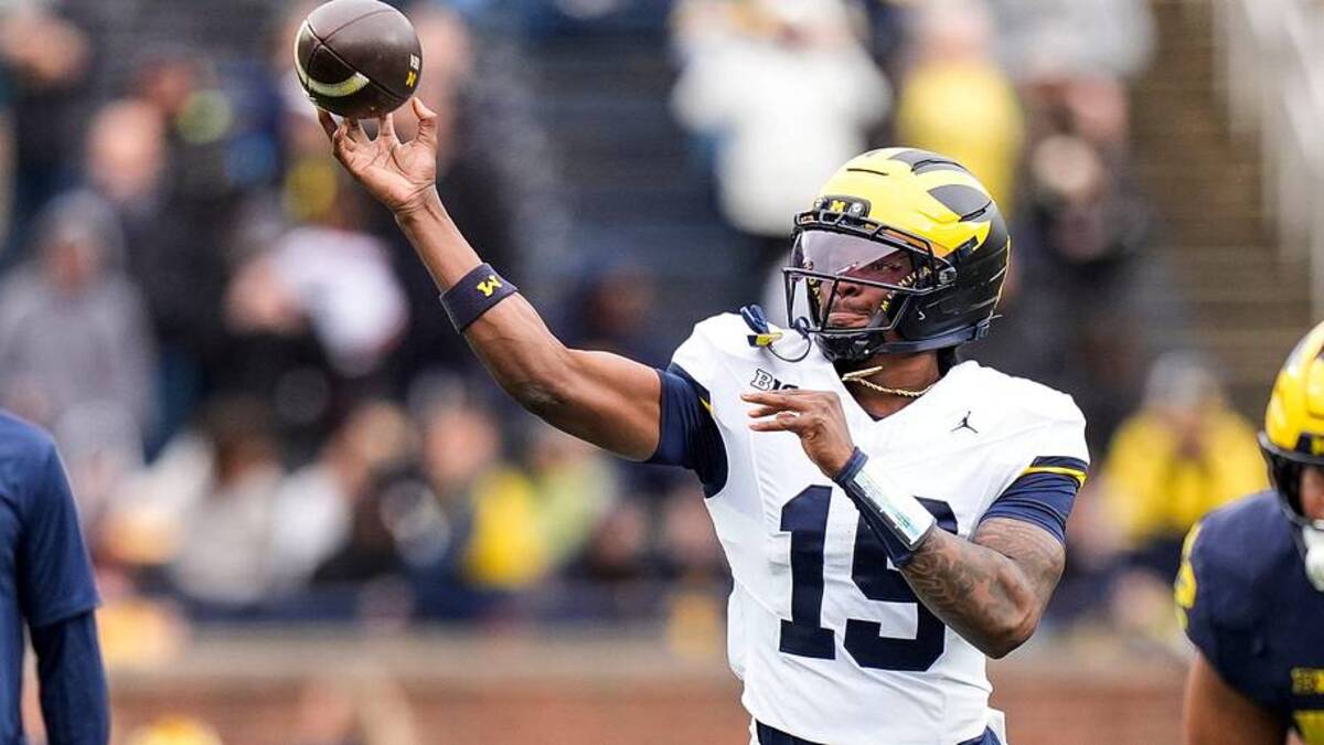  Michigan quarterback Bryce Underwood (19) makes a pass at warm up before the spring game at Michigan Stadium in Ann Arbor on Saturday, April 18, 2026. | Junfu Han / USA TODAY NETWORK via Imagn Images 