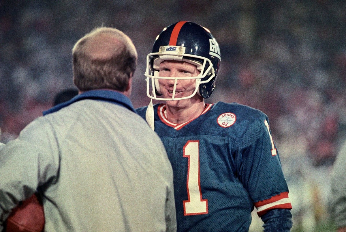  New York Giants quarterback Phil Simms on the sidelines against the Denver Broncos during Super Bowl XXI at the Rose Bowl. Bob Deutsch-USA TODAY Sports