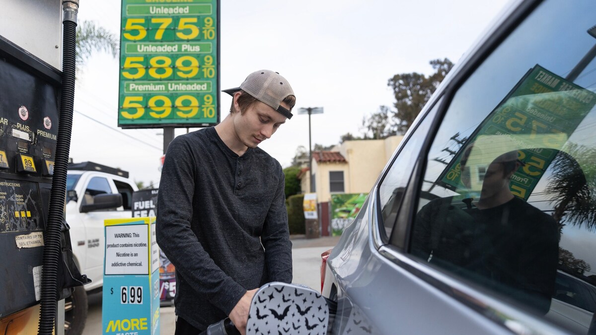 San Diego, CA – Evan Pauley pumps gas at Cloverleaf Market gas station on 3070 Reynard Way on Wednesday, June 10, 2026, in San Diego, CA. (Luke Johnson / The San Diego Union-Tribune)