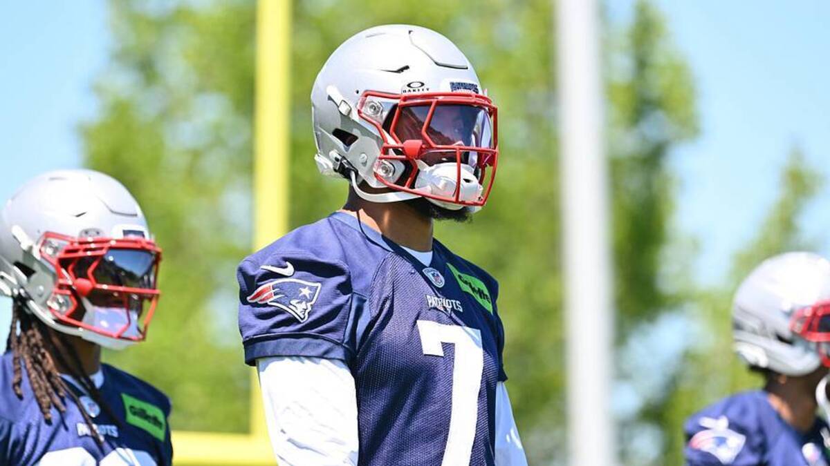  Jun 9, 2026; Foxborough, MA, USA; New England Patriots cornerback Carlton Davis III (7) warms up during minicamp at Gillette Stadium. Mandatory Credit: Eric Canha-Imagn Images | IMAGN IMAGES via Reuters Connect 