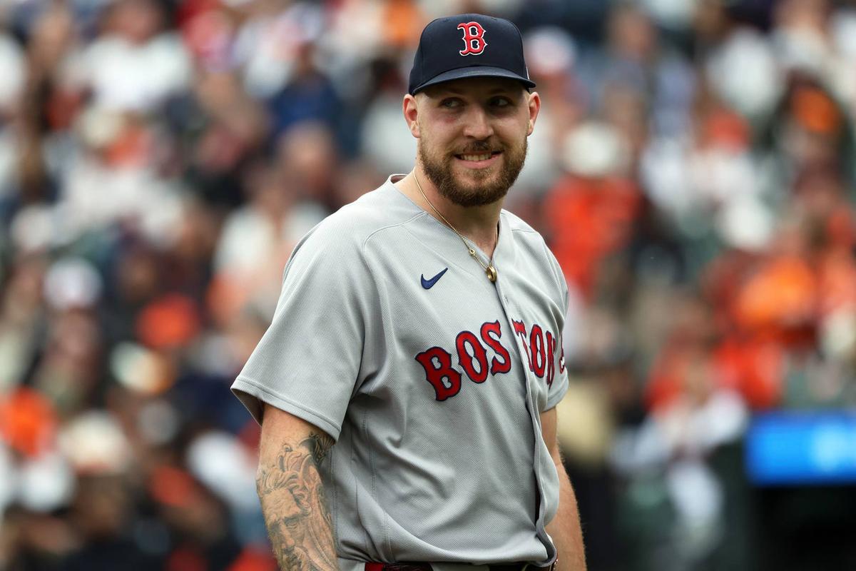  Boston Red Sox pitcher Garrett Crochet (35) 