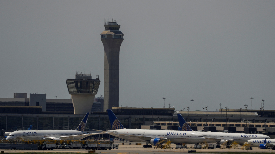Democratic lawmakers urge FAA not to drop rule requiring epinephrine on all flights 
