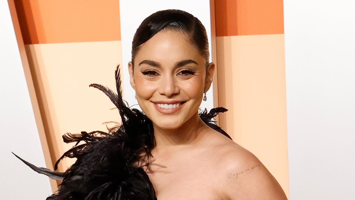 Vanessa Hudgens' Breezy Dress Is Summer's Easiest Petite-Friendly ...