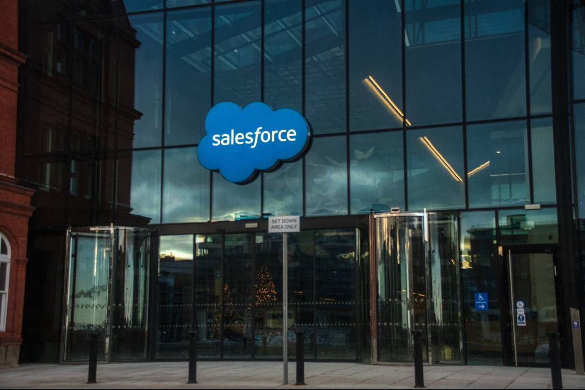  Salesforce CEO Marc Benioff staked the company's next decade on Agentforce, the AI product now drawing analyst skepticism. 