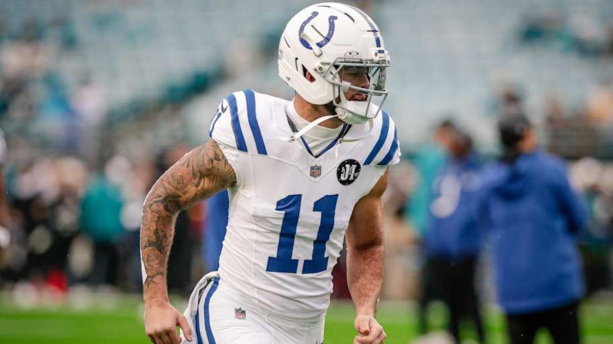  Dec 7, 2025; Jacksonville, Florida, USA;Indianapolis Colts wide receiver Michael Pittman Jr. (11) warms up before an NFL game against the Jacksonville Jaguars at EverBank Stadium. Mandatory Credit: Travis Register-Imagn Images | Travis Register-Imagn Images 