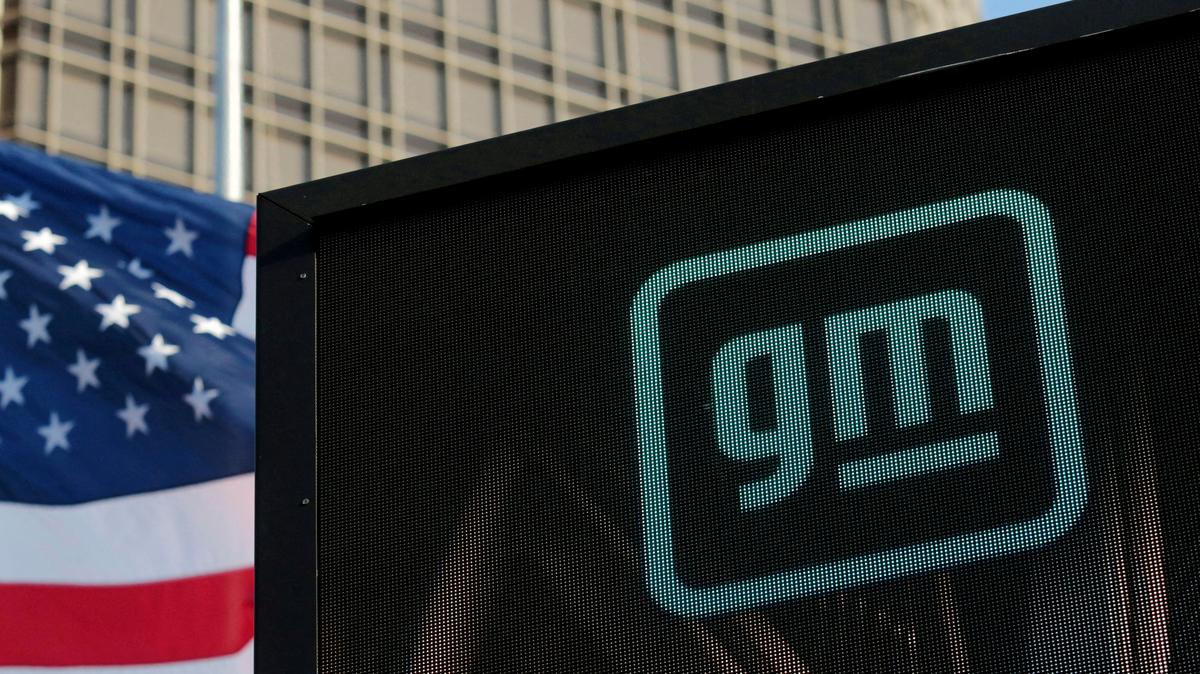 FILE PHOTO: FILE PHOTO: The new GM logo is seen on the facade of the General Motors headquarters in Detroit, Michigan, U.S., March 16, 2021. Picture taken March 16, 2021.  REUTERS/Rebecca Cook/File Photo/File Photo