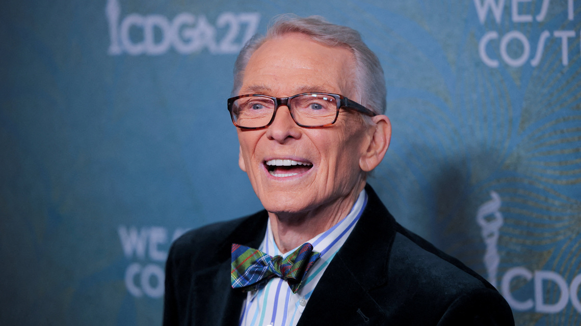 Celebrities pay tribute to fashion designer Bob Mackie  