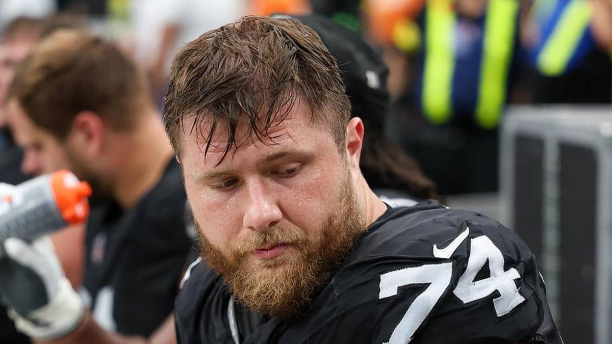  Sep 28, 2025; Paradise, Nevada, USA; Las Vegas Raiders offensive tackle Kolton Miller (74) drinks water from the sidelines during the second half against the Chicago Bears at Allegiant Stadium. Mandatory Credit: Kiyoshi Mio-Imagn Images | Kiyoshi Mio-Imagn Images 