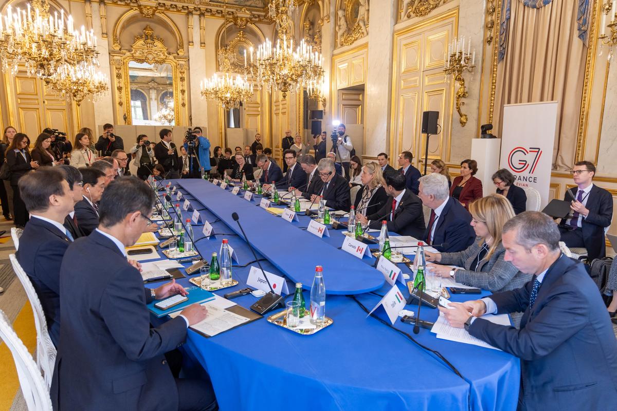Ministers and members of the delegations sit around the table for the opening session of  the G7 trade ministers' meeting in Paris, France, 06 May 2026. CHRISTOPHE PETIT TESSON/Pool via REUTERS