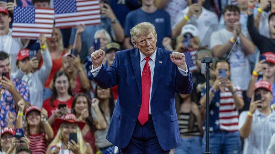Robin Abcarian: Trump is doing everything he can to shake down voters ahead of the midterms 
