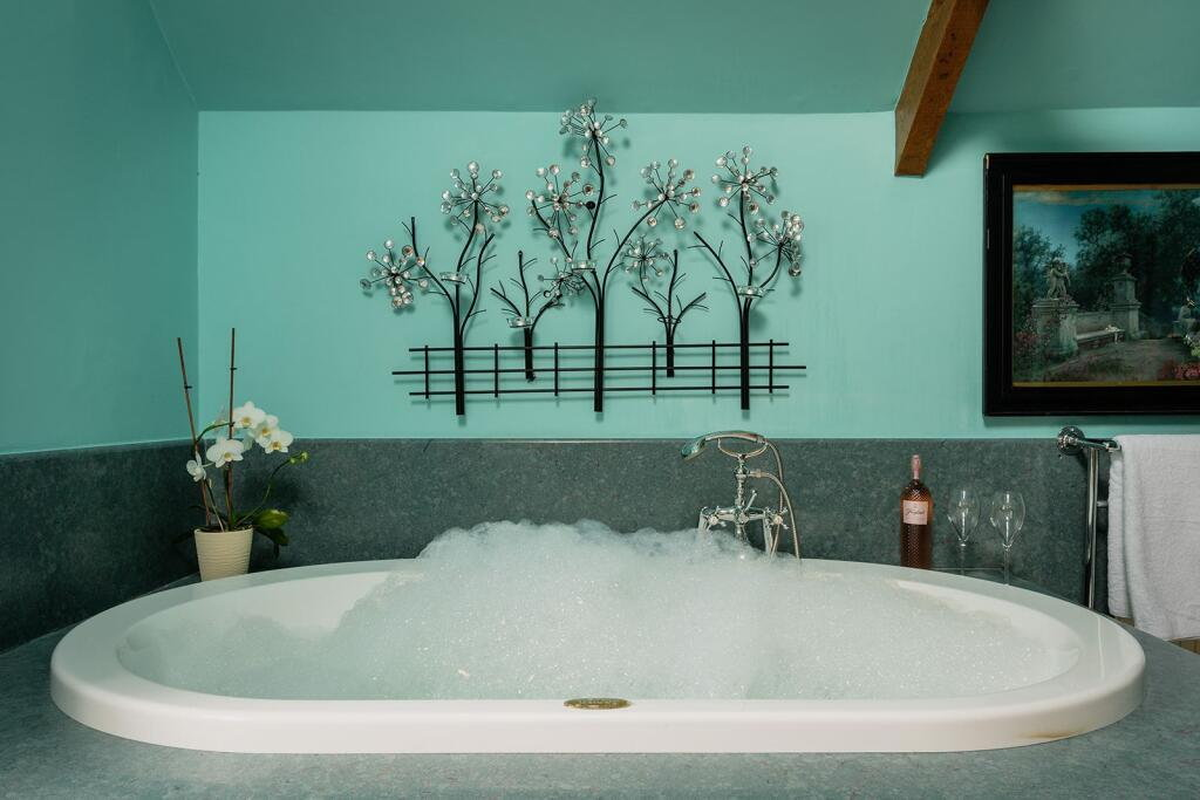  (Sue Vaughton Photography via SWNS) 