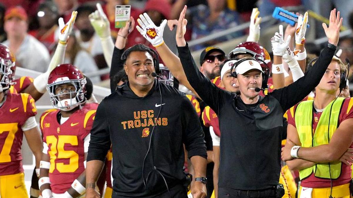  Oct 11, 2025; Los Angeles, California, USA; USC Trojans head coach Lincoln Riley (wearing white visor) celebrates along with defensive end coach Shaun Nua after kicker Ryon Sayeri (48) hit a 54-yard field goal in the second half against the Michigan Wolverines at United Airlines Field at the Los Angeles Memorial Coliseum. Mandatory Credit: Jayne Kamin-Oncea-Imagn Images | Jayne Kamin-Oncea-Imagn Images 