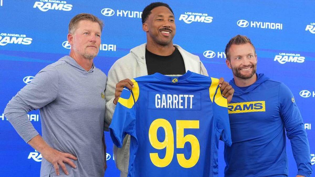  Jun 2, 2026; Woodland Hills, CA, USA; Los Angeles Rams defensive end Myles Garrett (95) poses with general manager Les Snead (left) and coach Sean McVay at press conference at Rams Practice Facility. Mandatory Credit: Kirby Lee-Imagn Images | Kirby Lee-Imagn Images 