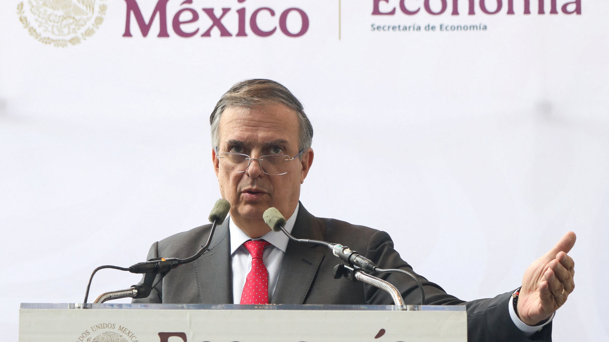 Mexican Secretary of Economy Marcelo Ebrard holds a press conference on the review of the United States-Mexico-Canada Agreement (USMCA) in Mexico City, Mexico, July 1, 2026. REUTERS/Paola Garcia