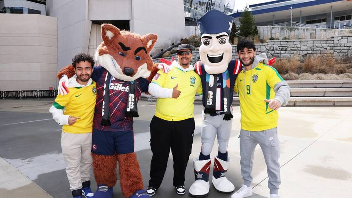  Brazil soccer fans pose with Slyde the Fox, the New England Revolution mascot, and Pat Patriot, the New England Patriots mascot, outside Gillette Stadium in Foxboro ahead of the Brazil-France FIFA International Match on March 26, 2026. | Marc Vasconcellos/The Enterprise / USA TODAY NETWORK via Imagn Images 