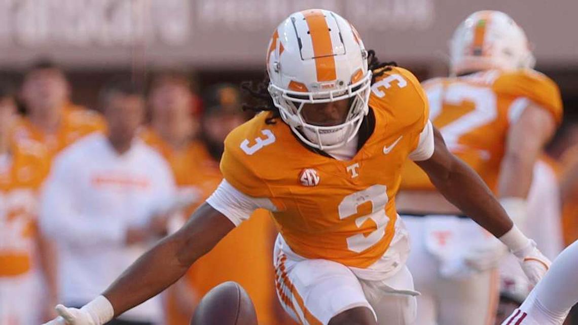  Oct 19, 2024; Knoxville, Tennessee, USA; Alabama Crimson Tide wide receiver Ryan Williams (2) is unable to make a catch while against Tennessee Volunteers defensive back Jermod McCoy (3) during the first quarter at Neyland Stadium. Mandatory Credit: Alan Poizner-Imagn Images | Alan Poizner / USA TODAY NETWORK via Imagn Images 